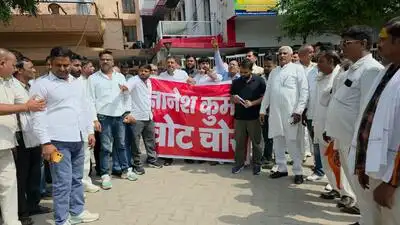 Protest outside the CEC’s Agra residence