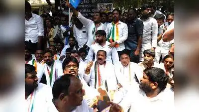As part of the protest, effigies of Gyanesh Kumar, Prime Minister Narendra Modi and Union home