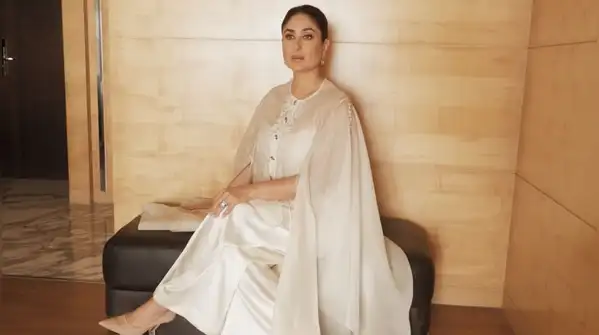 She opted for a flowy Anamika Khanna outfit, which made Kareena look like the queen