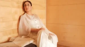She opted for a flowy Anamika Khanna outfit, which made Kareena look like the queen
