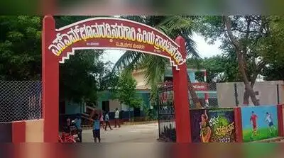 SM Bhoomraddi Govt Higher Primary School in Mundaragi is developed on par with any hitech