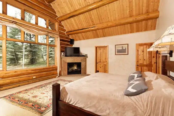 Set against the breathtaking mountain views, the 4.3-acre property is centred