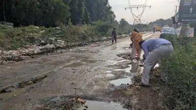 Doddamara Road, connecting Hosur and Sarjapur roads, is constantly full of craters
