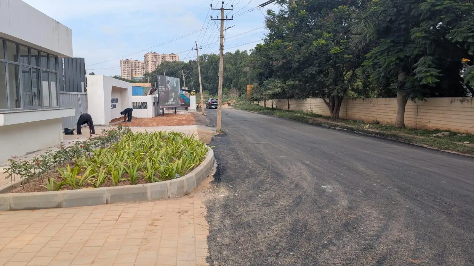 Doddamara Road, connecting Hosur and Sarjapur roads, is constantly full of craters