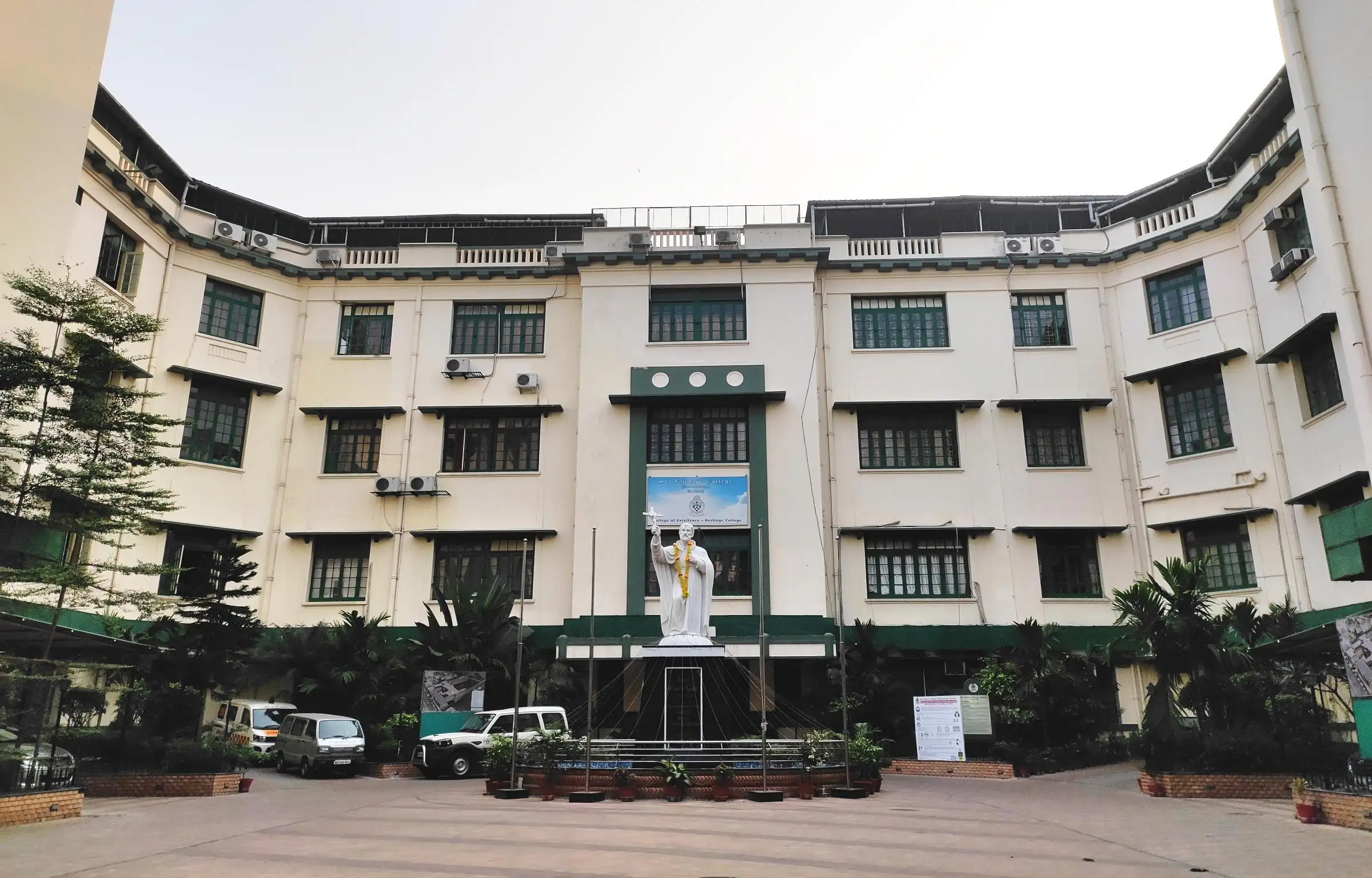 And then there is Park Street, which can take you through nearly three centuries of Kolkata