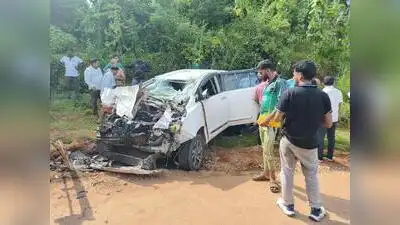 Former minister Ramanath Rai’s vehicle met with an accident with a private bus at Sanur village