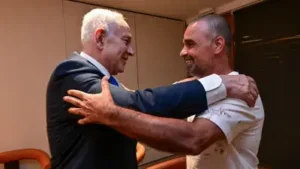 Netanyahu met the passenger who recounted the ordeal