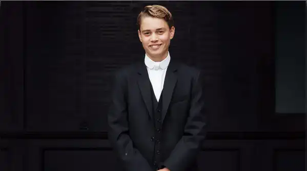 Because prince George has just marked his entry into his own fashion journey at the prestigious