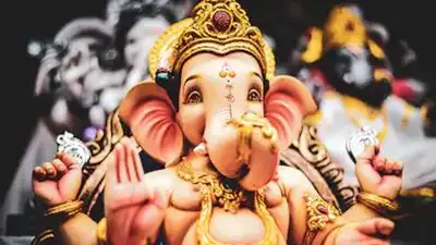 Ganesh idol topples onto devotees during procession in Maharashtra's Nalasopara