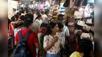 The festive shoppers’ crowd at Gariahat