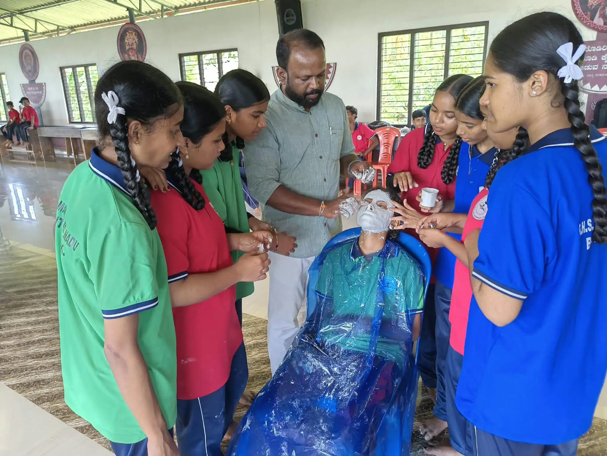 Students learned to prepare colours from naturally available materials, experimented