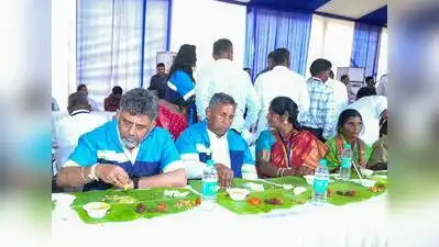 Pourakarmikas requesting that their daily snack allowance be raised from Rs 35 to Rs 50 got
