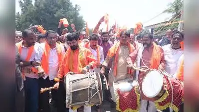 Mandya: A procession carrying 108 Ganesha idols passed through Maddur on Wednesday