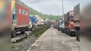 Citizens proposed separating the lane with a cement concrete divider and prohibiting heavy