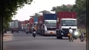 Light vehicles carrying devotees to Ghrishneshwar temple and Khuldabad may travel up to Mahavir