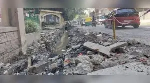 A section of Dr Vishnuvardhan Road connecting Banashankari to Uttarahalli has been neglected