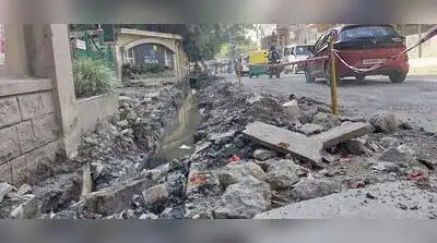 A section of Dr Vishnuvardhan Road connecting Banashankari to Uttarahalli has been neglected