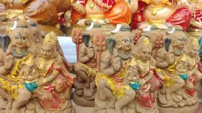 Sale of Ganesh and Shiv-Parvati idols made of cow dung picks up in city