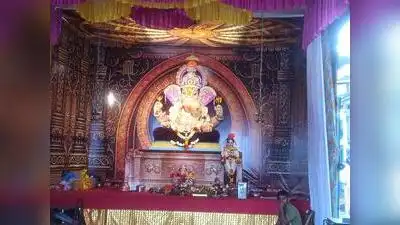 While public Ganeshotsav celebrations often feature multiple pandals and idols in towns
