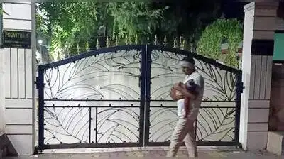 BSP district presi dent Jaibheem Vallabh protests with his daughter outside the DC’s office
