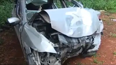 When Rohit met them at the spot, Roshan and Akshay were consuming liquor inside Akshay's Honda