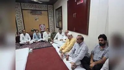 UP Cong chief meets Raza's family, argues cases filed on govt's orders