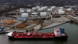 United States on Tuesday offered to loan energy companies 40 million barrels of oil from its