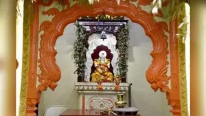 Nashik : At a time when loud DJ systems dominate festivals, Nashik’s 135-year-old Ganesh Mandir