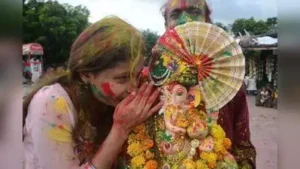 Kanpur: Despite incessant rains, devotees across the city immersed Lord Ganesha idols
