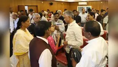 Minister, Krishna Byre Gowda , GBA Chief Commissioner, Maheshwar Rao during the Meeting