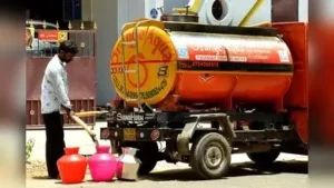 Leaking chemical tanker evacuated from Mumbai-Goa highway