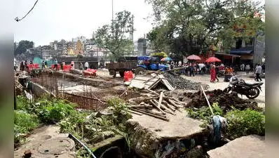 Nashik : Dug-up and narrowed roads in the heart of Nashik have forced Sarvajanik Ganesh Mandals