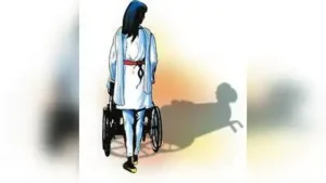 Kolkata: A woman has alleged that an ayah hired to look after her ailing mother misappropriated