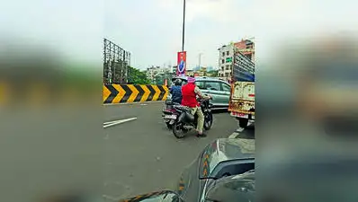 With five entry and exit points, motorists were seen slowing abruptly, changing lanes