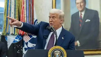 US President Donald Trump threatened to put ICE agents to the airports ⁠if congressional