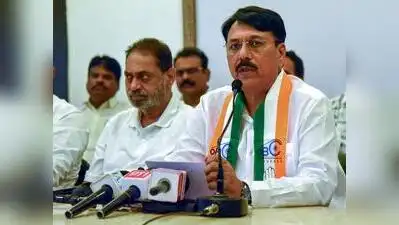 There is a growing rift between Banaskantha District Congress Committee (DCC) and Gujarat
