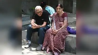 Not just VIPs, even voters with age or health issues were able to complete the process at home