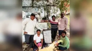 He linked it to another inscription found on Ramalingeswara Swamy hill at Amanagallu