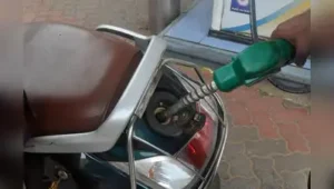 Gujarat petrol dealers seek exemption — 0.4% UPI MDR