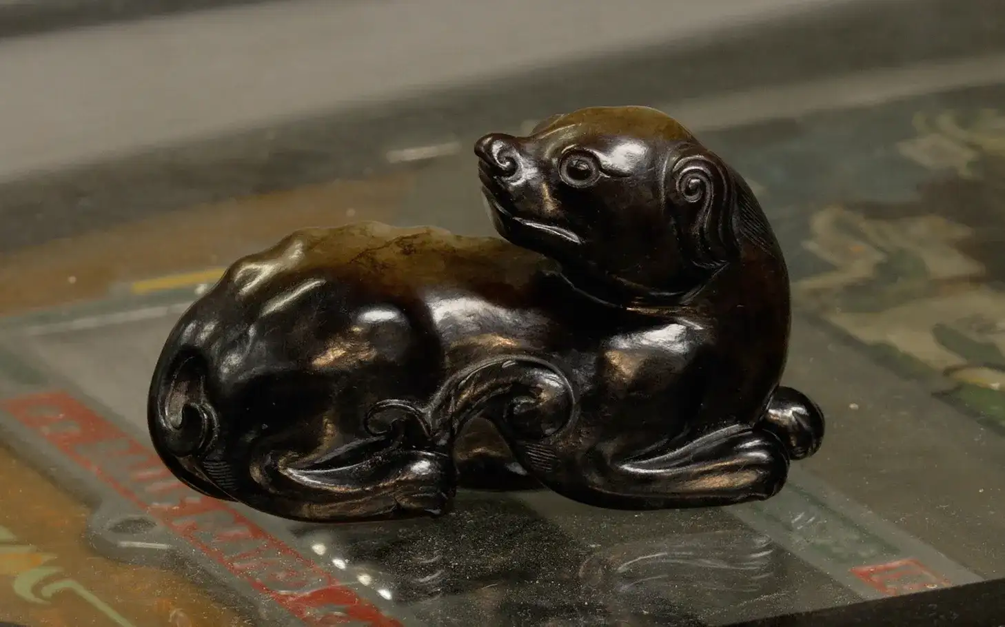 A man buys Chinese jade dog for £1 at UK car boot sale, finds it in a box, later discovers