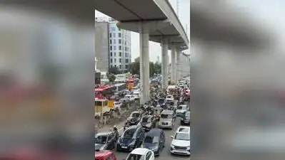With traffic continuing to build up, police restored the earlier arrangement by afternoon