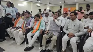 Tawde meets Agarwal, discusses UP poll prep in late-night meet