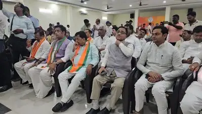 Tawde meets Agarwal, discusses UP poll prep in late-night meet