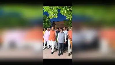 Tawde meets Agarwal, discusses UP poll prep in late-night meet
