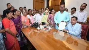 Citizens turned up in large numbers for union minister Nitin Gadkari ’s Janata Darbar, seeking