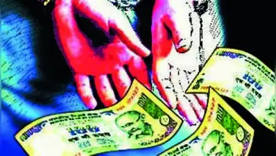 Paldi sub-postmaster held accepting Rs 10,000 bribe — Ahmedabad