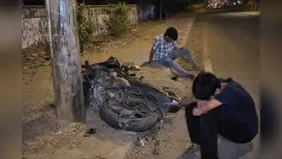 Student killed, friend injured as bike rams into pole in Akurdi