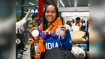 Elavenil Valarivan poses with her silver medal after arriving at Terminal 3 of Indira Gandhi