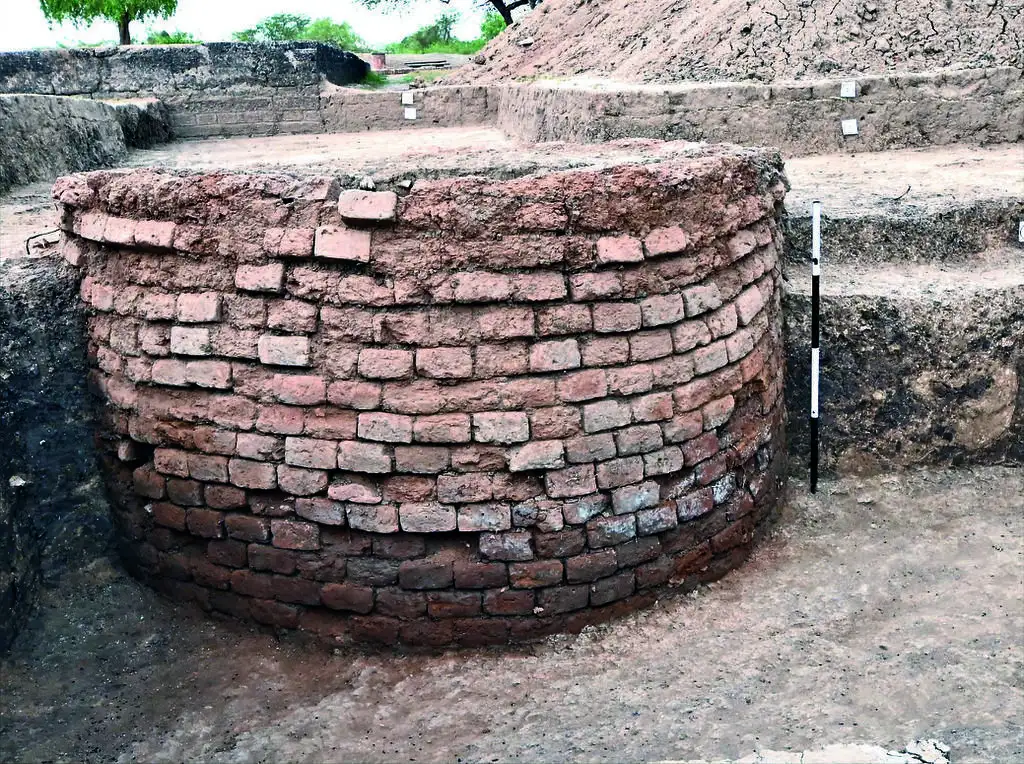 Sand connects Lothal to lost river