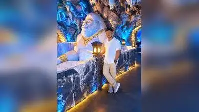 Mahendra Potdar, a Bollywood set designer, designed a Shambala-themed pandal